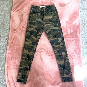 TOPSHOP JAMIE JEAN ARMY PRINT
